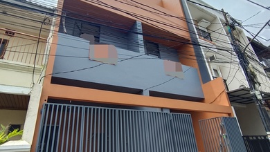 Rumah Baru 3 Lantai di Tanjung Duren Posisi Strategis Dekat Central Park dan Mall Taman Anggrek