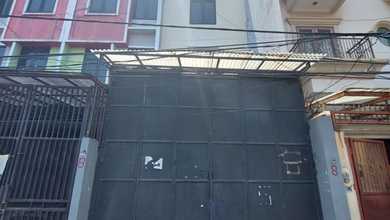 Ruko 3.5 Lantai Cocok untuk Usaha dan Tinggal Lokasi Strategis di Jakpus