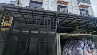 Rumah Baru 4 Lantai Bagus di Duri Kepa Area