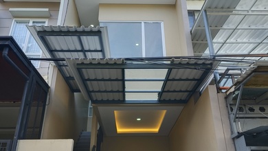 Rumah Minimalis Modern Townhouse 4 Lantai di Taman Ratu