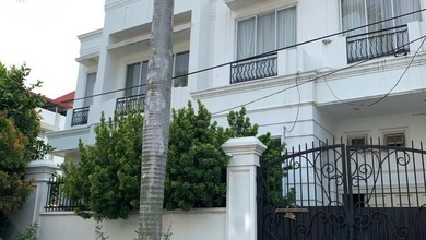Dijual Rumah Mewah di Pluit Murni, Row jalan luas Lokasi strategis