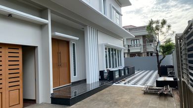 Disewa Rumah Pluit Sakti 6 BR Luas dan Bagus