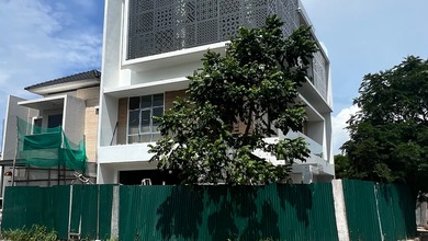 Dijual Rumah Brand New Bangunan Kontraktor Type Hoek Di Golf Island Luas 255m2 3,5 Lantai Marmer Siap Huni 