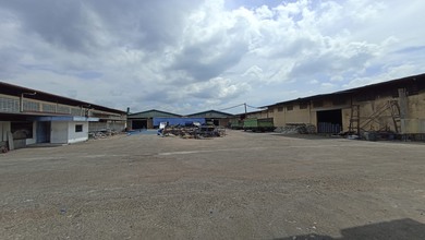 Dijual Gudang Raya Rajeg Pasar Kemis Tangerang Luas 2,5Ha Luas Bangunan 10.200m2 Total 8 Gudang, Akses 40ft Zona Industri Pondasi Cor Beton Siap Pakai Harga Murah