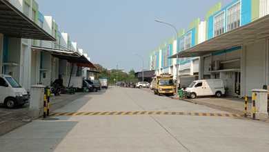 Dijual Gudang Bizzpark Daan Mogot Uk 9x20m 3lantai Sudah Renovasi Rapih Siap Pakai Dalam Kawasan Akses 40ft Hgb Panjang Jarang Ada!! Best Price!