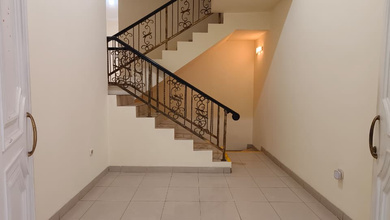 Dijual Rumah Pantai Indah Kapuk Uk 8X18m 2,5 Lantai Ada Jogging Track Rapih Siap Huni!!