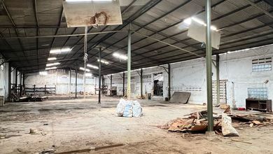 Dijual gudang hitung tanah di tegal alur , cengkareng luas 925m2, hgb , akses truk fuso, tidak banjir, dekat akses tol. Harga murah!!