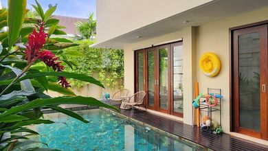 Dijual Rumah Cantik Cluster Premium Harvestland Di Kuta Bali luas 337m , ada pool full furnished Designer Perancis So Living , SHM sudah renovasi siap huni !!