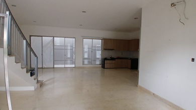 Dijual Murah Rumah Golf Island Pantai Indah Kapuk Uk 10X15m 2 Lantai Rapih Siap Huni!!