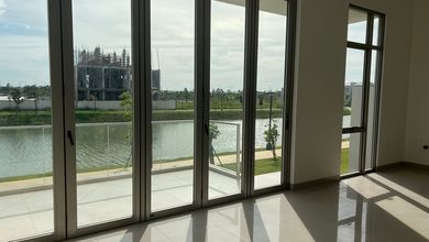 Dijual Rumah Cantik View Danau Dipantai Indah Kapuk 2 Uk 10X25m Hadap Timur Laut Sudah SHM Bs KPR Siap Huni Jarang Ada!!
