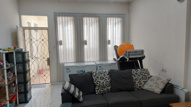 Dijual Rumah di Jelambar Baru Uk 7X15m 2,5 Lantai Sudah SHM Rapih Semi Furnish Lokasi Strategis Harga Nego Ajaa!!