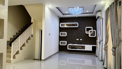 Dijual Rumah Golf Lake Cengkareng Uk 8x20m Renovasi Full Bangunan Rapih Siap Huni Shm 