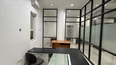 Disewa Cepat Office Space Dipluit Selatan Raya Dekat Emporium Mall Luas 136M2 Fasilitas Lift dan Free Parkiran Harga Termurah!! Jarang Ada!! Siap Pakai!!