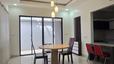 Dijual Termurah Rumah Greenlake Cluster East Asia Uk 10X20m 2 Lantai Sudah Renov Siap Huni!