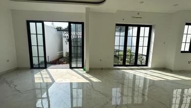 Rumah Brandnew PIK, bagus 250m2, semi furnished, HARGA NEGO!