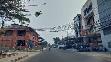 Ruko Muara Karang Hadap Timur Parkir Luas