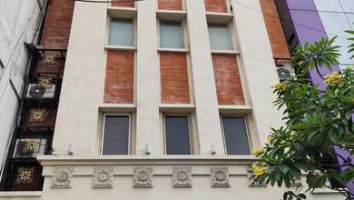 Dijual gedung kantor full furnish 5lt