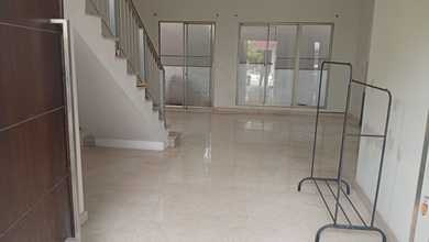 Disewakan Rumah 2 Lantai, di Golf Island