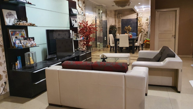 Rumah 3 Lantai Bagus Semi Furnished Florence Pik