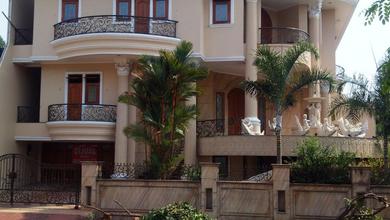 Dijual Rumah Hoek Mewah di Kuta Indah