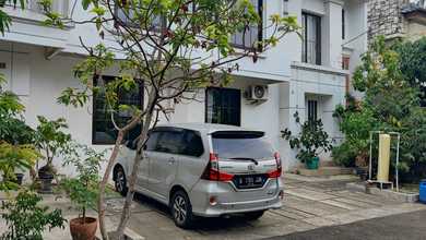 Rumah 2 Lantai Bagus di Lippo Karawaci, Tangerang