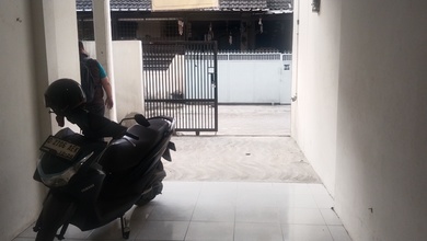 Siap Huni, Rumah, 2 Lantai, SHM, Dekat Pusat Perbelanjaan,