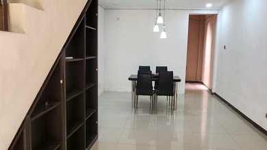 Disewakan Rumah di Permata Taman Palem,2½ Lantai Semi Furnished