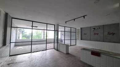 Dijual Ruko Gandeng Puri Jakarta Barat. Luas 297M 3 Lantai