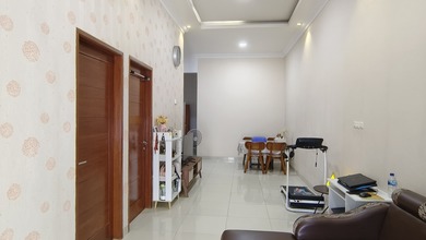 Dijual Rumah Siap Huni di Duta Garden. Luas 6x17m