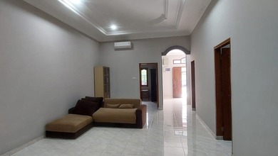 Disewakan Rumah Bagus Siap Huni di Duta Garden. Bebas Banjir