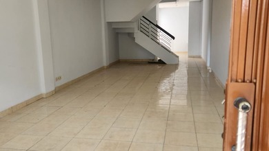 Dijual Ruko Siap Pakai di Taman Surya, 2 Lantai Luas 4X16m