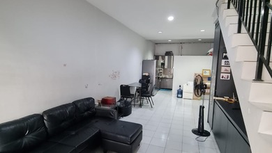 Dijual Rumah 2 Lantai di Taman Palem Lestari