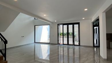 Di Sewakan Cepat Rumah Bagus Perumahan Taman Modern Cakung