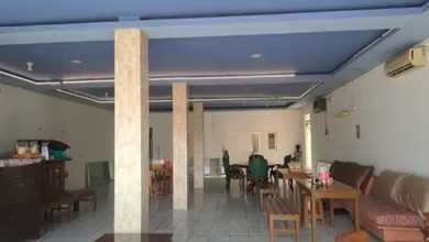 Rumah di Raya kebayoran Lama Komersil Area