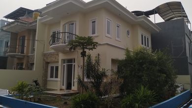 Rumah 2 lantai hoek mutiara taman palem siap huni