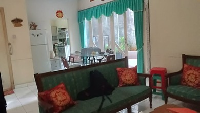 Dijual Rumah 2 Lantai di Taman Kencana