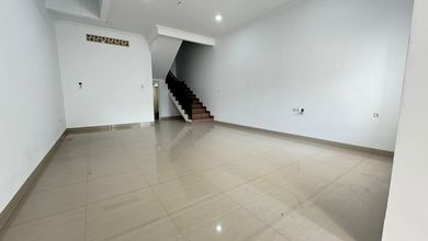 Dijual Rumah 3 Lantai Brand New di Muara Karang 