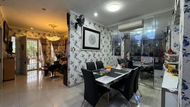 Rumah 2 Lantai Bagus di Casa Jardin, Siap Huni