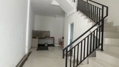 Rumah muara karang minimalus 3,5 lantai siap huni