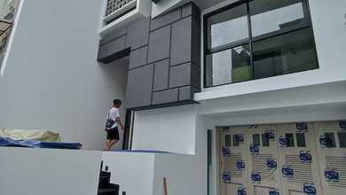 Rumah 3 Lantai Baru di Kavling Polri Jelambar, Jakarta Barat
