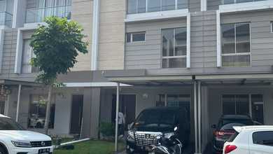 Rumah 3 Lantai Bagus di Golf Island, Cluster Harmoni