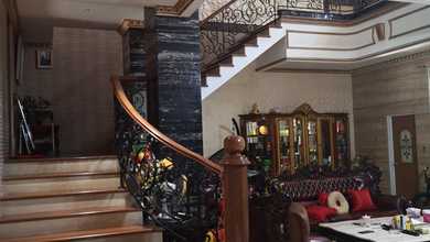 Di Jual Rumah Layar Permai Pantai Indah Kapuk, Full Furnish, Hadap Utara