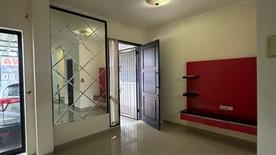 Rumah Siap Huni di Casa Jardin Luas 6x15 Rapi Semi Furnish