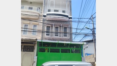Dijual Rumah di Jelambar. Sudah Renovasi. Lokasi Sangat Strategis