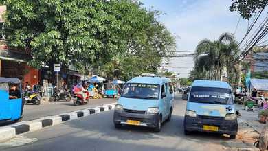 Ruko di Jembatan Lima pinggir jalan