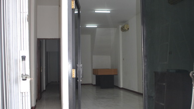 Ruko Lokasi Strategis Baru Renovasi Bebas Banjir