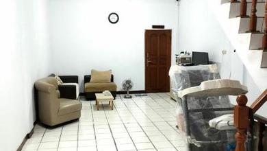 Rumah teluk gong ukuran 4x22, 3 lantai siap huni