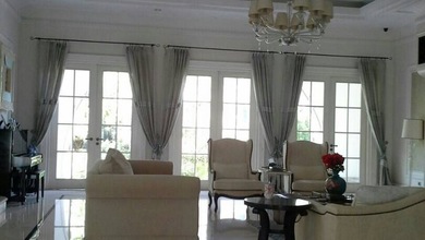 Rumah design Modern American di kawasan elit Taman Resort Mediterania PIK