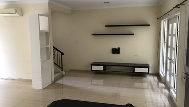 Rumah Kenari Golf Pik 8X15 Semi Furnish