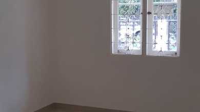 Rumah sunter luas 160m, rapih baru renov, jalan besar